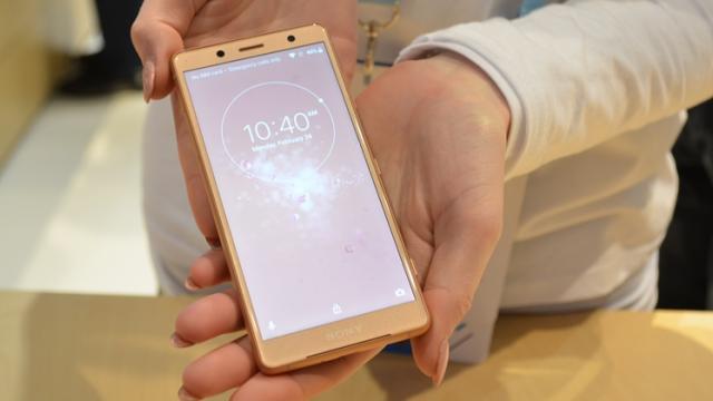 <b>Sony Xperia XZ2 și Xperia XZ2 Compact ajung la precomandă pe plan european; Iată la ce prețuri sunt listate</b>În cadrul acestei ediții a târgului de tehnologie Mobile World Congress din Barcelona, japonezii de la Sony au lansat duo-ul de telefoane Xperia XZ2 și Xperia XZ2 Compact, modele pe care vi le-am prezentat și noi în handson-uri de la fața locului