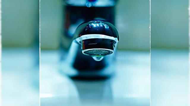 <b>ROM-ul Android 2.1 scapat pe web ofera indicii in legatura cu noi smartphone-uri</b>Dupa ce am vazut ieri ROM-ul Android 2.1 ruland pe un HTC Hero, in varianta europeana, iata ca software-ul a fost disecat de catre cei de la xda-developers care au descoperit in codul sau cateva nume de cod pentru viitoare telefoane HTC Android. &nbsp;...