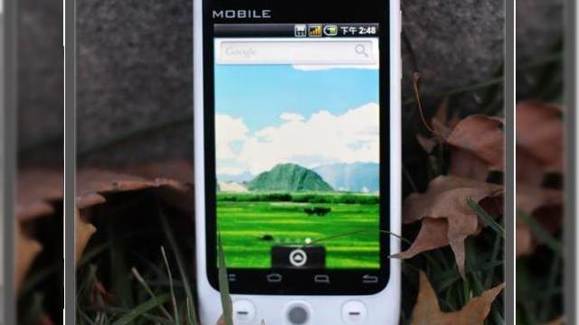 <b>GPhone A60, o clona chinezeasca de HTC Hero si Magic, destul de promitatoare</b>GPhone A60 este un telefon Android, care imita designul lui HTC Hero si Magic, dupa cum puteti vedea in imaginile de mai jos. Acest telefon este "made in China", decil il putem considera un soi de clona HTC, care ruleaza Android 1.5 si este compatibil cu...