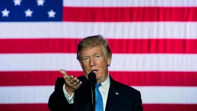 <b>Donald Trump blochează achiziţia Qualcomm de către Broadcom, pe fondul îngrijorărilor legate de securitate</b>Aparent pe fondul problemelor de securitate, președintele SUA (Donald Trump) a decis să blocheze achiziția gigantului Qualcomm de către Broadcom. Acum suma licitată nici nu mai contează pentru că acordul nu va fi obținut în veci de către