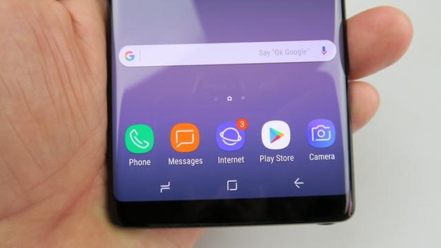 <b>Firmware-ul oficial Android Oreo destinat lui Galaxy Note 8 (SM-N950F) este acum disponibil spre descărcare</b>În cursul săptămânii trecute am aflat că Samsung a început distribuirea lui Android Oreo pe terminalele Galaxy Note 8, acest release sosind pe telefoanele utilizatorilor din Franța. Astăzi aflăm că update-ul poate fi instalat și manual pe telefoanele