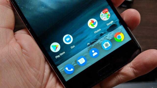 <b>Nokia 6: OS, UI, aplicaţii pe curat, pe stock, pe Nougat și update rapid la Oreo</b>Chiar dacă la nivel internaţional Nokia 6 a început să primească actualizarea la Android 8.0 Oreo de câteva săptămâni, eu am fost suficient de ghinionist încât să nu îl primesc. Sunt sigur că dacă mai aveam telefonul acum, aveam şi Oreo, mai ales că Nokia