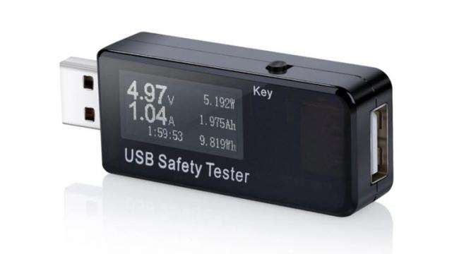 <b>Cafago vinde un tester USB prin care puteți măsura puterea încărcătorului vostru de smartphone</b>În ultima vreme găsim multe produse interesante în oferta celor de la Cafago, iar astăzi dăm peste un gadget USB. Este vorba despre un dispozitiv prin care putem măsura puterea încărcătorului oferit la pachet cu smartphone-ul vostru sau