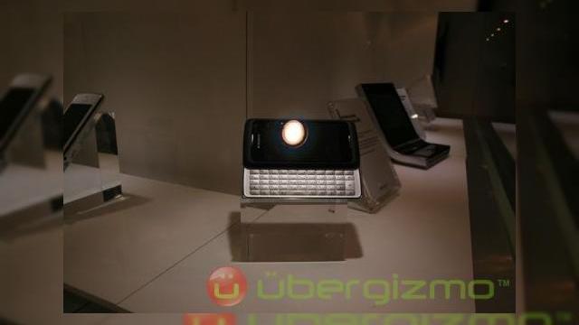 <b>CES 2010: Identity prezinta un prototip de telefon-MID</b>Ceea ce vedeti in imaginea de mai jos este o combinatie dintre un smartphone si un MID, opera a celor de la Identity si un produs prezentat la CES 2010. Din pacate, gadgetul este doar un prototip, dar daca Identity gaseste un operator cu care sa...