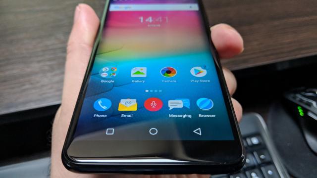<b>Allview V3 Viper: OS, UI, aplicaţii în sfârşit cu Oreo inclus</b>Allview V3 Viper este în sfârşit primul telefon Allview cu Android 8.0 Oreo preinstalat. E deschis oficial sezonul telefoanelor Allview cu acest OS la bord, deci numai veşti bune în perioada următoare.