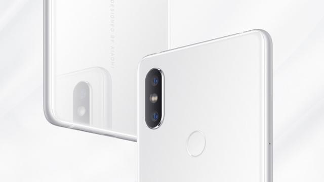 <b>Xiaomi Mi MIX 2S primeşte note excelente la testul DxOMark; Este egal cu iPhone X la scor!</b>Printre numeroasele telefoane ce au debutat oficial ieri îl avem și pe Xiaomi Mi Mix 2s, smartphone care de această dată se livrează cu o cameră duală în spate. Noul modul a fost testat de către experții de la DxOMark și verdictul îl descoperiți