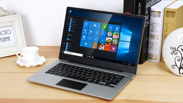 <b>Laptop cu 6 GB RAM şi Windows 10 la doar 900 lei? Yes please! Iată oferta GeekBuying (cupon inclus)</b>În navigarea noastră zilnică pe web în căutarea de oferte şi super oferte am găsit una aşa bună că e imposibil de refuzat. E vorba despre un laptop cu ecran de 14 inch, cu Windows 10 şi 6 GB RAM, pe numele său Jumper EZBook 3L Pro.