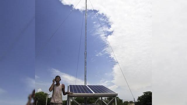 <b>VNL prezinta o retea GSM alimentata cu energie solara, intretinuta de doar 2 persoane</b>Conectarea utilizatorilor de telefoane mobile din tarile sarace nu implica doar punerea in vanzare a unui handset ieftin, ci si realizarea unei infrastructuri de telefonie la costuri cat mai mici si cat mai eficienta. Solutia viitorului pare a veni de la...