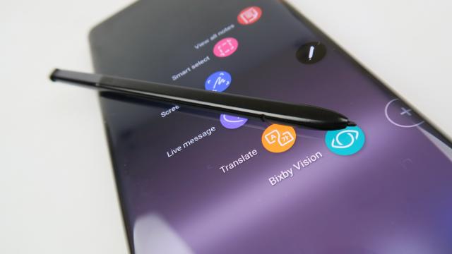 <b>Samsung Galaxy Note 8 a început să primească actualizarea la Android 8.0 Oreo în SUA de abia acum</b>Undeva la mijlocul acestei luni scriam că actualizarea la Android 8.0 Oreo a ajuns pe Galaxy Note 8 în Franţa, după ce indicii despre sosirea sa apăreau tot mai clar la începutul lunii. Acum aflăm că de abia în ultimele zile actualizarea software a fost s