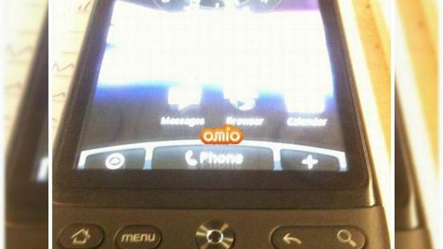<b>HTC Bravo fotografiat live, specificatii comune cu Nexus One</b>HTC Bravo este un telefon Android high end, cu specificatii si design similare cu cele de pe Google Nexus One. Diferenta dintre cele 2 este reprezentata de faptul ca Bravo foloseste un trackpad optic in locul unui trackball si iata si prima imagine cu...