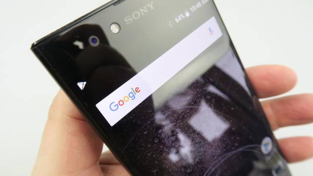 <b>Sony Xperia XA2 Ultra: Conectivitate cu viteze ridicate, convorbiri clare</b>Sony Xperia XA2 Ultra nu face nici un sacrificiu şi nu are lipsuri în zona conectivităţii. Nici urmă de microUSB, am trecut la USB Type-C (aşa cum trebuie), avem variante dual SIM, ba chiar am testat-o pe una aici, cu slot-uri nano SIM la pachet.