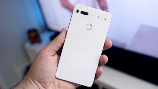 <b>Essential Inc. promite că noul său smartphone va oferi o cameră foto îmbunătățită</b>Printre smartphone-urile ce au debutat anul trecut s-a numărat și Essential Phone, telefon care deși impresiona printr-un design arătos și un hardware high-end, nu a reușit să atragă prea mulți cumpărători. Cel mai criticat detaliu a fost camera