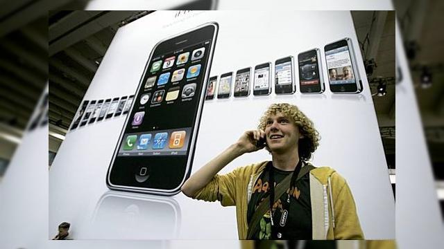 <b>Apple, o companie care valoreaza acum 50 de miliarde de dolari</b>Apple tocmai a anuntat oficial rezultatele sale financiare semestriale, CEO-ul Steve Jobs afirmand ca producatorul lui iPhone este acum o companie ce valoreaza peste 50 de miliarde de dolari. &nbsp; &nbsp; De asemenea, Jobs a tinut sa mentioneze ca noile...