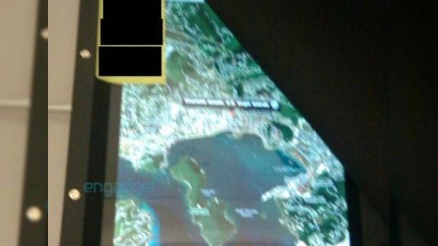 <b>Noi imagini cu tabletul Apple, de aceasta data in mod navigational</b>Cu doar cateva ore inainte de marele debut al tabletului Apple din San Francisco, iata ca au mai scapat pe web niste imagini cu presupusul Apple iPad. Pe acestea nu le puteti considera 100% autentice, deci nu trebuie luate de bune neaparat, in ciuda...