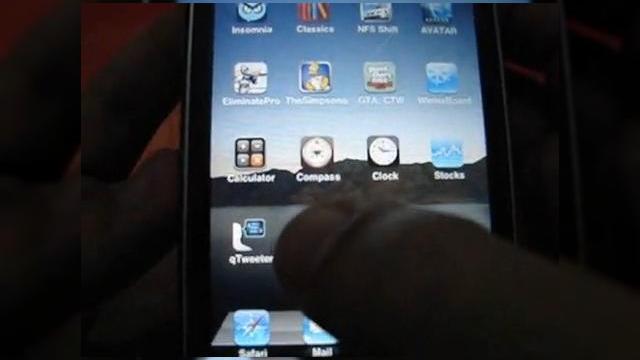 <b>Interfata lui Apple iPad, acum si pe iPhone si iPod Touch (Video)</b>Daca sunteti posesor de iPhone sau iPod touch si salivati la noul tablet Apple iPad, iata ca acum puteti sa ii portati interfata noului terminal pe handsetul produs de compania lui Steve Jobs. Puteti vedea acest proces in clipul urmator si un mic tutorial...