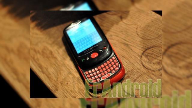 <b>Alcatel se intoarce, de aceasta data cu un telefon Android, pe nume OT-980</b>Desi Alcatel n-a contat in ultima vreme pe piata terminalelor mobile, iata ca producatorul francez de telefoane revine in forta, cu un terminal Android. Este vorba de OT-980, pe care il puteti admira mai jos, un smartphone low end care va fi vandut de...