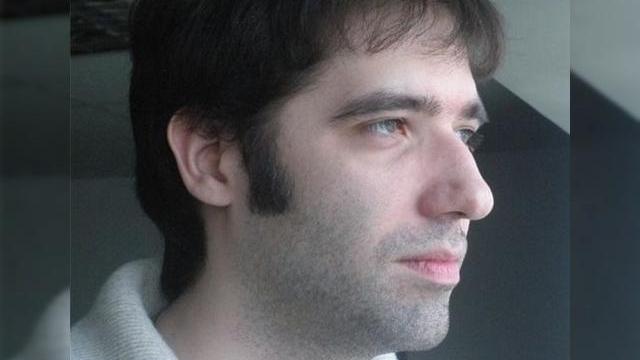 <b>Culisele lansarii lui Apple iPad, in viziunea romanului aflat pe scena</b>Dupa cum va informam intr-un articol anterior, printre cei prezenti la lansarea oficiala a tabletului Apple iPad s-a numarat si un roman, pe numele sau Bogdan Ursu. El este un programator de 29 de ani, in cadrul studioului de creatie al Gameloft si...