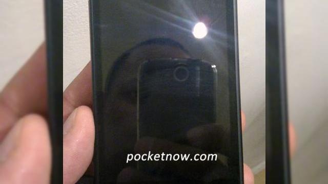 <b>Imagini cu HTC Incredible scapate pe web, prezentate in premiera</b>Iata ca tocmai au scapat pe web in premiera imagini cu smartphone-ul HTC Incredible, care va fi vandut de catre operatorul american Verizon. Terminalul poate fi admirat mai jos, iar specificatiile sale le aflati in randurile urmatoare. Avem...