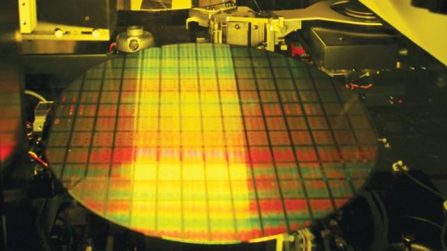 <b>TSMC a redus consumul de energie cu 40% pe noile sale procesoare de 7 nm; Apple A12 e starul</b>Descoperim astăzi faptul că celebrul producător de procesoare custom și anume TSMC a reușit reducerea cu până la 40% a consumului de energie pe noul său chipset de 7nm. Acesta ar fi nimeni altul decât Apple A12, procesor așteptat