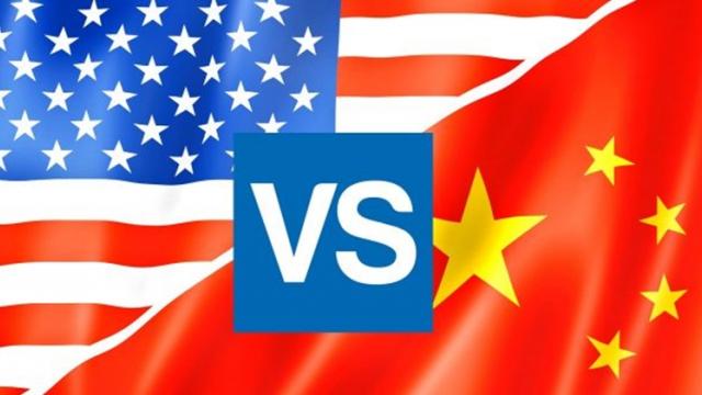 <b>Începe războiul comercial: China ar putea interzice vânzarea de produse Apple din cauza motivelor de "securitate naţională"</b>Ultima lună a fost marcată și de către numeroasele știri referitoare la banarea Huawei din SUA și mai recent și a celor de la ZTE care ce-i drept au comis-o destul de grav. Acum se pare că guvernul chinez se pregătește să răspundă cu aceeași monedă
