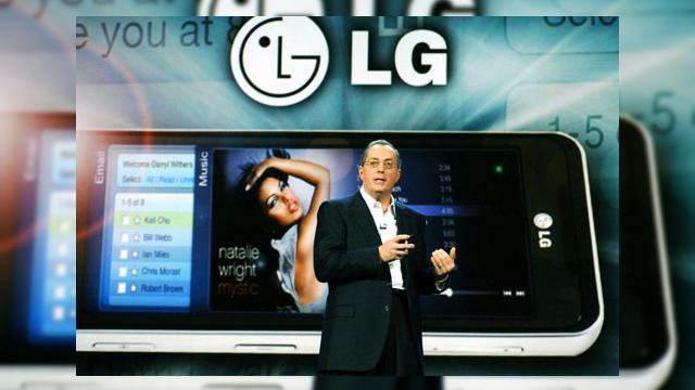 <b>MWC 2010: LG GW990, bazat pe platforma Nokia-Intel MeeGo</b>Anuntata ieri, platforma MeeGo reprezinta rezultatul colaborarii dintre Nokia si Intel si poate fi considerata principalul rival pentru Android OS. Iata ca acum aflam de un terminal non-Nokia care va rula acest sistem de operare, LG GW990. Handsetul este...