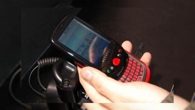 <b>MWC 2010: Alcatel OT-980, handset similar cu Palm Pre soseste in luna mai</b>Nici Alcatel nu a lipsit de la showul din Barcelona, MWC 2010 fiind prilejul perfect pentru ca producatorul de handseturi sa anunte modelul OT-980, al carui design aminteste putin de Palm Pre. Alcatel OT-980 va sosi pe piata in luna mai si va rula...