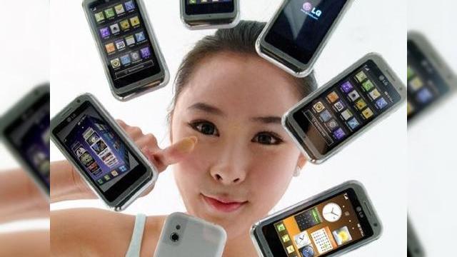 <b>LG KM900 Arena, lansat de AT&T; vine cu servicii TV si ecran touch</b>Operatorul american AT&T tocmai a anuntat lansarea telefonului LG Arena (LG KM900), un handset care vine cu suport pentru servicii de televiziune mobila si un ecran capacitiv touch de 3 inchi, cu rezolutie WVGA. Arena masoara 105.9 mm x 55.3 mm x 11.95 mm...