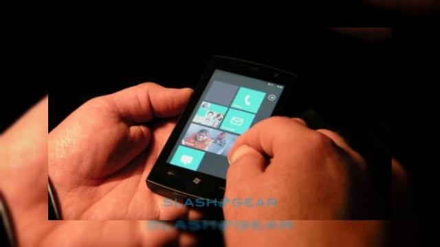 <b>Primele telefoane LG Windows Phone 7 sosesc pana la toamna</b>Una dintre cele mai importante lansari de la MWC 2010 a fost cea a platformei Microsoft Windows Phone 7. Desi acest OS arata foarte bine, suntem curiosi sa aflam cand va fi el finalizat si cand vor sosi primele terminale ce il ruleaza pe piata. Un nou...