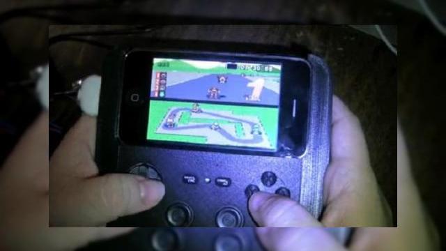 <b>Joystick/ butoane fizice pentru iPhone-ul tau, iControlPad in actiune (Video)</b>Daca sunteti gameri inraiti si nu va multumiti cu ecranul touch de pe iPhone, puteti folosi acum un iControlPad, accesoriul pentru terminalul Apple pe care il puteti admira in imaginea urmatoare. Acest accesoriu functioneaza perfect in tandem cu un iPod...