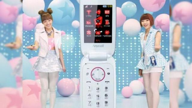 <b>Samsung Corby Folder anuntat oficial, Samsung Omnia III gata si el de lansare?</b>Faimoasa serie Samsung Corby a primit recent un nou membru, modelul Folder, pe care il puteti admira mai jos. Anuntat oficial pe site-ul producatorului sau, terminalul este numit "CorbyF" si avem de-a face cu un handset mid spre low end. &nbsp; &nbsp;...