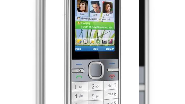 <b>Nokia a anuntat oficial telefonul C5 la CeBIT 2010</b>CeBIT 2010 a debutat astazi si odata cu el Nokia a anuntat handsetul C5, asa cum ne asteptam. Avem de-a face cu un smartphone axat pe functii de social networking si aflam ca noul model va costa 135 de euro, el urmand sa fie lansat in al doilea trimestru...