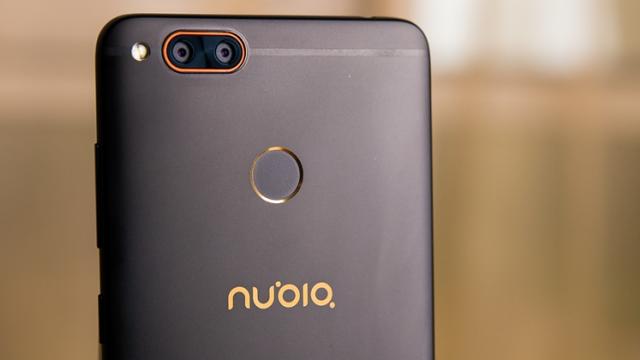 <b>Turul Magazinelor #420: Convertor casetă audio USB, telefon ZTE Nubia la super preţ, plafonieră LED şi fier călcat Rowenta deştept</b>Avem încă o rundă de recomandări în Turul Magazinelor, ediție cu numărul 420 în care avem un smartphone, un sistem de supraveghere video pentru locuință, cât și un convertor inedit pentru casetele clasice ce sunt transformate în fișere