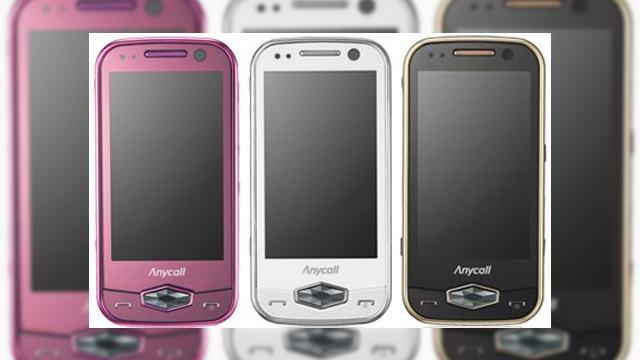 <b>Samsung SPH-W9500 anuntat oficial, aduce cu handsetul Diva</b>Daca va mai amintiti modelul Samsung S7070 Diva, destinat domnisoarelor, va prezentam un handset cu design similar, anuntat astazi de catre Samsung pentru piata asiatica deocamdata: Samsung Anycall Clutch aka SPH-W9500. Butonul Home in forma de diamant va...