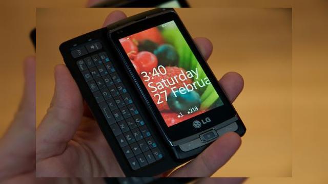 <b>LG prezinta primul telefon Windows Phone 7 Series</b>LG Electronics a prezentat cu putin timp in urma primul terminal mobil care ruleaza noua platforma Windows Phone 7 Series. Prezentarea a fost realizata in cadrul Engadget Show, care a avut loc in New York si la aceast ora stim ca va exista si un model...