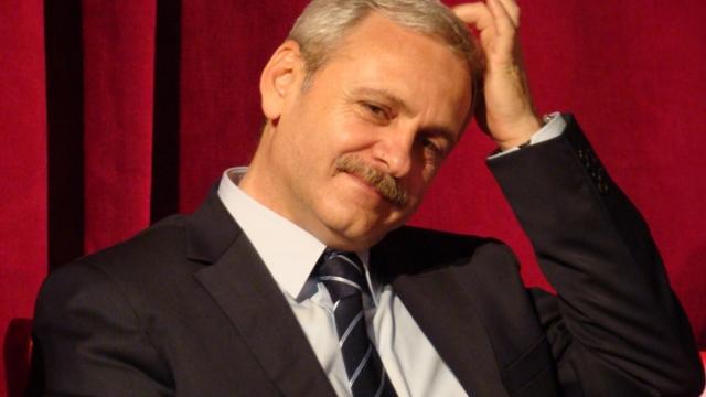 <b>Liviu Dragnea speriat de Google Assistant; A crezut că e ascultat de "băieţii cu ochii albaştri"</b>Cine ar fi crezut că tipica bârfă politică de la noi va ajunge să aibă o întorsătură tehnologică? În vreme ce Sorin Grindeanu discuta despre 5G şi viitor, Liviu Dragnea ne-a arătat că nu ştie să folosească un telefon cu Android, plângându-se că e ascultat