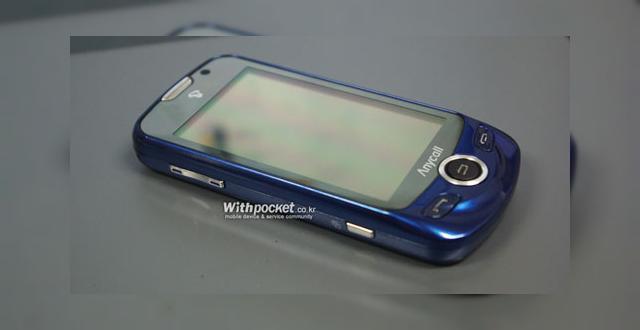 <b>Samsung prezinta imagini cu telefonul cu ecran AMOLED 3D (SCH-W960)</b>Dupa ce aflam cu cateva zile in urma ca Samsung pregateste un terminal mobil cu ecran 3D, iata ca avem si primele imagini cu acest model, pe numele sau Samsung SCH-W960. Telefonul vine cu un display WQVGA 3D AMOLED de 3.3 inchi si poate fi admirat mai...