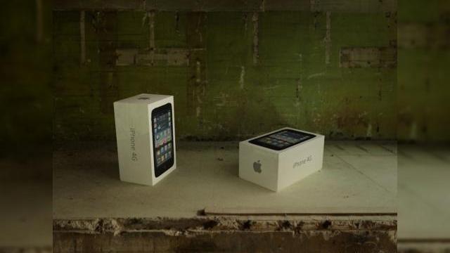 <b>Conceptul de iPhone 4G primeste acum si un design original de ambalaj si dock</b>Dupa ce am vazut cateva concepte de iPhone 4G care aratau foarte bine, a venit momentul sa aruncam o privire si asupra designurilor de ambalaj si dock pentru acest handset. Cel mai nou astfel de design a fost realizat de catre Seraphan si poate fi admirat...