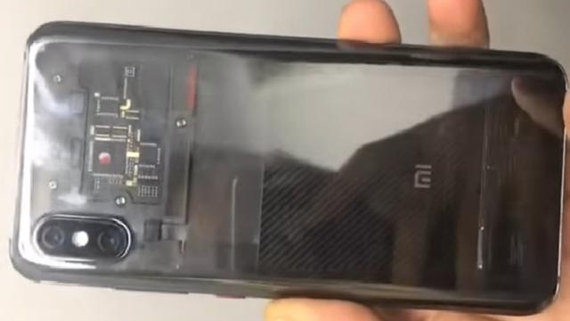 <b>Xiaomi Mi 8 va avea și o variantă cu spate transparent; Ni se prezintă într-un clip hands-on</b>Un detaliu pe care l-am aflat ieri este acela că Xiaomi Mi 8 are programată o lansare pe data de 31 mai, zi în care vom face cunoștiință și cu alte produse precum Mi Band 3. Tot aici este așteptată și prezentarea lui ROM-ului custom MIUI 10