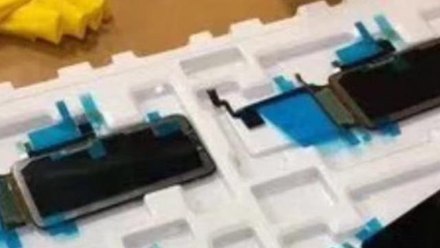<b>Au început scăpările de iPhone X (2018); Descoperim o fotografie a panourilor de ecran</b>De câteva zile parcă și leak-urile din jurul următorului iPhone au crescut, astfel că putem spune că sezonul de scăpări s-a deschis oficial. Astăzi descoperim câteva detalii noi despre varianta 2018 și privim din nou asupra unei fotografii 
