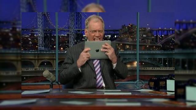 <b>Apple iPad ajunge in mana lui David Letterman, folosit drept tocator de Stephen Colbert (Video)</b>Dupa ce am vazut un iPad in mana lui Stephen Colbert la decernarea premiilor Grammy din acest an, iata ca terminalul a fost in sfarsit lansat oficial si este disponibil in magazinele din SUA, el ajungand rapid pe mana gazdelor de talk-show-uri. Printre...