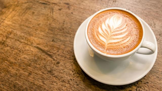 <b>Turul Magazinelor #431: Telefon cu 4 GB RAM la 650 lei, ştergător geamuri electric, espressor accesibil şi televizor uriaş LED</b>În prima zi de weekend vă livrăm ediția cu numărul 431 a Turului Magazinelor, ediție în care vă propunem un smartphone cu 4 GB de RAM la numai 650 lei, un espressor ideal pentru dimineți, dar și un televizor uriaș pe care să savurați