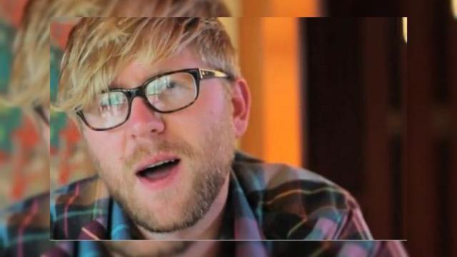 <b>Gizmodo ne spune de ce iPad nu este un gadget grozav (Video)</b>Daca aveti indoieli in legatura cu achizitionarea unui Apple iPad (disponibil acum si in Romania, prin precomanda), cei de la Gizmodo ne vor lamuri in legatura cu acest tablet. In primul rand, gadgetul nu va scapa prea curand de caracterizarea "un iPod...