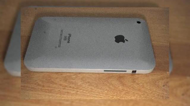<b>Primele imagini cu iPhone HD (iPhone 4G), scapate pe web? Improbabil!</b>Fie ca il numim iPhone HD, iPhone 4G sau iPhone 3GSS, noul terminal al celor de la Apple se apropie de lansare, care, conform zvonurilor ar urma sa aiba loc in aceasta vara, pe 22 iunie. Iata ca au inceput sa apara si primele imagini "scapate" pe web cu...