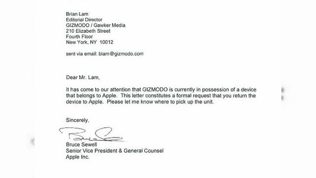 <b>iPhone-ul HD (4G) gasit intr-un bar din SUA, dorit inapoi de Apple!</b>In cazul in care aveati indoieli in legatura cu autenticitatea iPhone-ului 4G (HD) descoperit intr-un bar din SUA si analizat de Gizmodo, iata ca prima confirmare oficiala a acestei scapari vine chiar de la Apple. iPhone-ul HD (4G) gasit intr-un bar din...