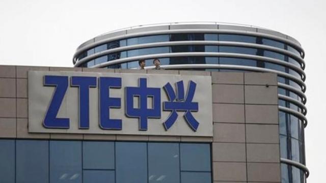 <b>Probleme în înţelegerea dintre Trump şi ZTE: Senatul respinge pactul cu chinezii; Ivanka Trump face profit în China între timp</b>Descoperim astăzi o problemă destul de mare în ceea ce privește înțelegerea încheiată între Donald Trump (președintele SUA) și cei de la ZTE, problemă ce constă în faptul că senatul a respins pactul în cauză. Toate acestea se întâmplă în vreme ce