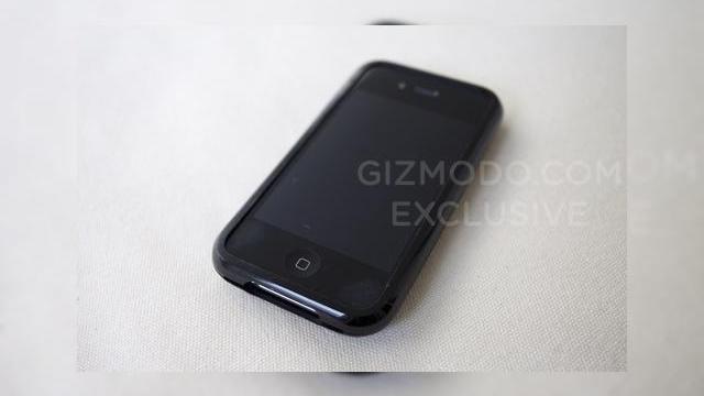 <b>Iata cum isi ascunde Apple prototipurile (Video)</b>Saptamana trecuta a fost dominata de imagini si clipuri video cu urmatoarea generatie de iPhone, modelul 4G, care a fost pierdut intr-un bar de catre un angajat Apple. Este vorba de un prototip, iar daca va intrebati cum pot angajatii gigantului din...