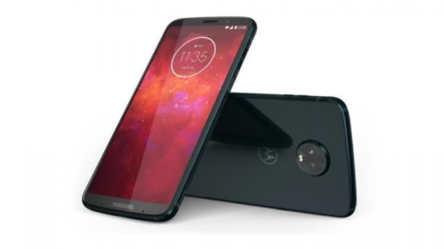 <b>Motorola Moto Z3 Play vine cu 6 GB RAM în Brazilia la un preț exorbitant</b>În vreme ce majoritatea piețelor vor primi varianta cu 4 GB RAM a lui Motorola Moto Z3 Play, iată că în Brazilia se oferă la vânzare un model mai bine echipat cu 6 GB RAM. Prețul asociat acestuia este de-a dreptul exorbitant în situația 