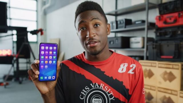 <b>Oppo Find X primeşte recenzia lui Marques Brownlee; Total impresionat! (Video)</b>După câteva zile de așteptare iată că ineditul smartphone Oppo Find X a ajuns și pe mâinile lui Marques Brownlee, unul dintre cei mai populari youtuberi tech de pe piață. Acesta a avut varianta cu inserții de culoare violet care arată spectaculos