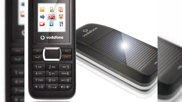 <b>Vodafone 247, un telefon alimentat cu energie solara</b>Dupa ce am vazut modelul Vodafone 845, un terminal Android gata de lansarea in Marea Britanie, iata ca acelasi operator pregateste si handsetul Vodafone 247, cu atuul ca acesta poate fi incarcat prin intermediul energiei solare. Acest telefon este unul...