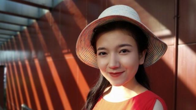 <b>Xiaomi Redmi 6 Pro ne arată cum fotografiază portrete cu puţin înainte de lansarea oficială</b>Cu doar puțin timp înainte de lansare, iată că în mediul online apar și câteva mostre foto care prezintă capabilitățile smartphone-ului Xiaomi Redmi 6 Pro în materie de captură bokeh/portret. Din câte ne putem da seama, calitatea acestor imagini